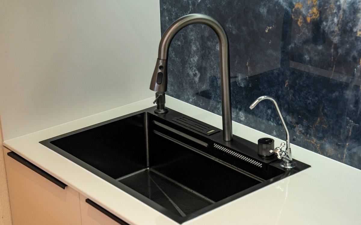 Modern kitchen sink and mixer tap